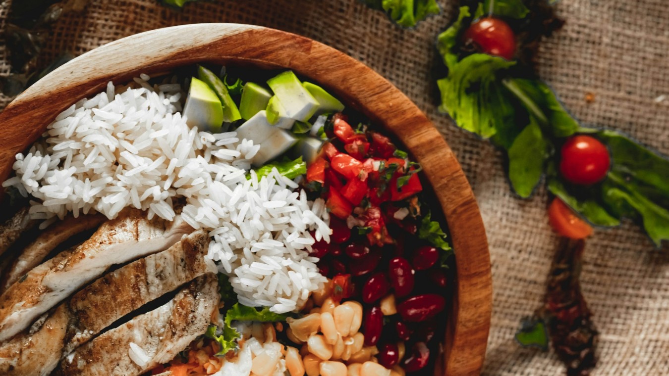 Alimentația pentru creșterea masei musculare: surplus caloric și exemplu de calcul